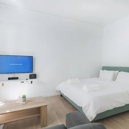 Modern Ground Floor Getaway Apartment Athens