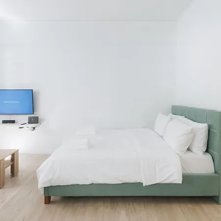 Modern Ground Floor Getaway Athens